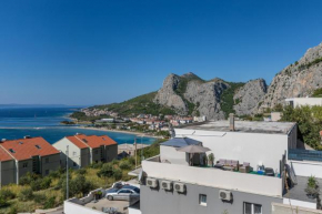 Apartments with a parking space Omis - 20689